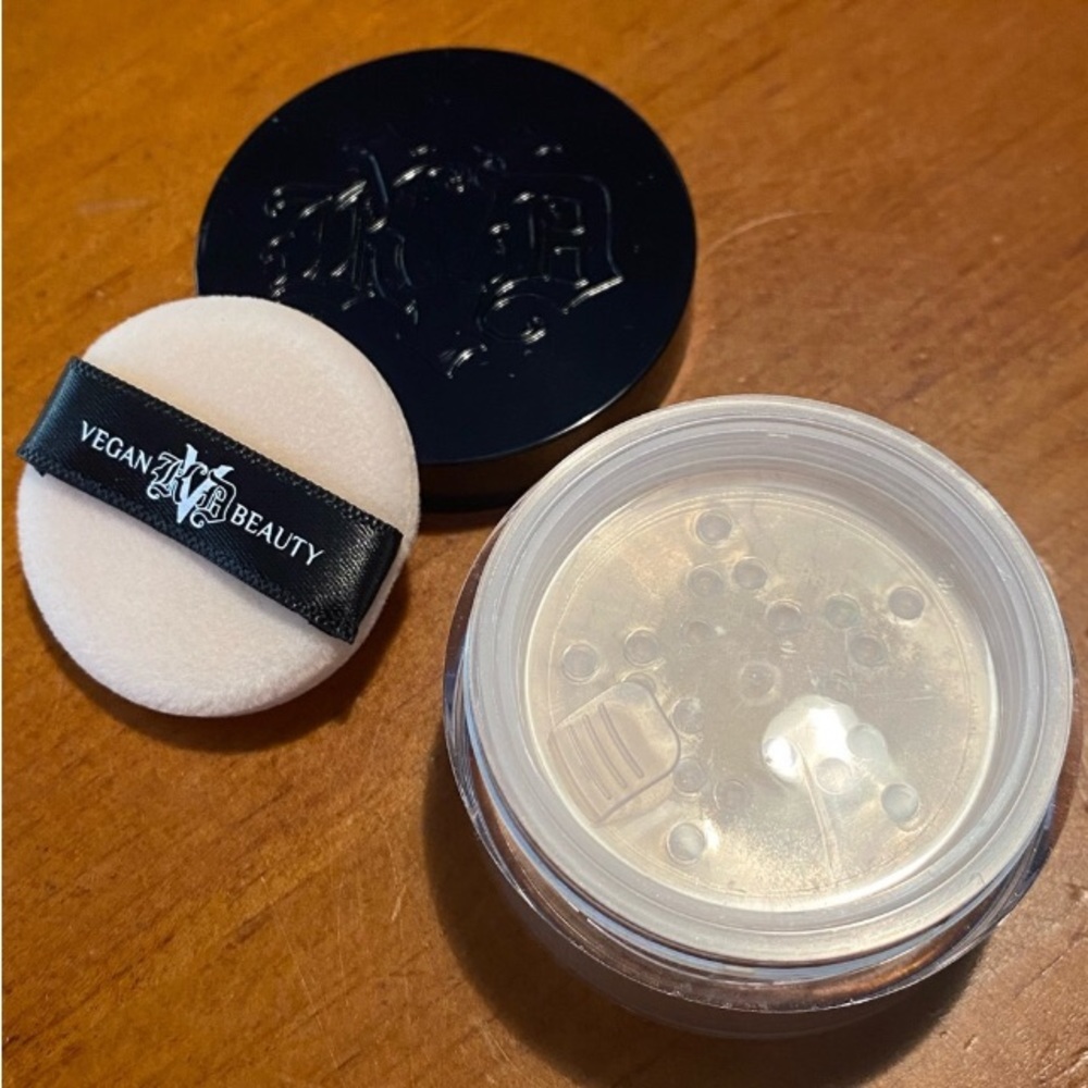 LockIt Setting Powder Purse Travel Mini Setting Puff Translucent Kat Von D KVD - Picture 3 of 7